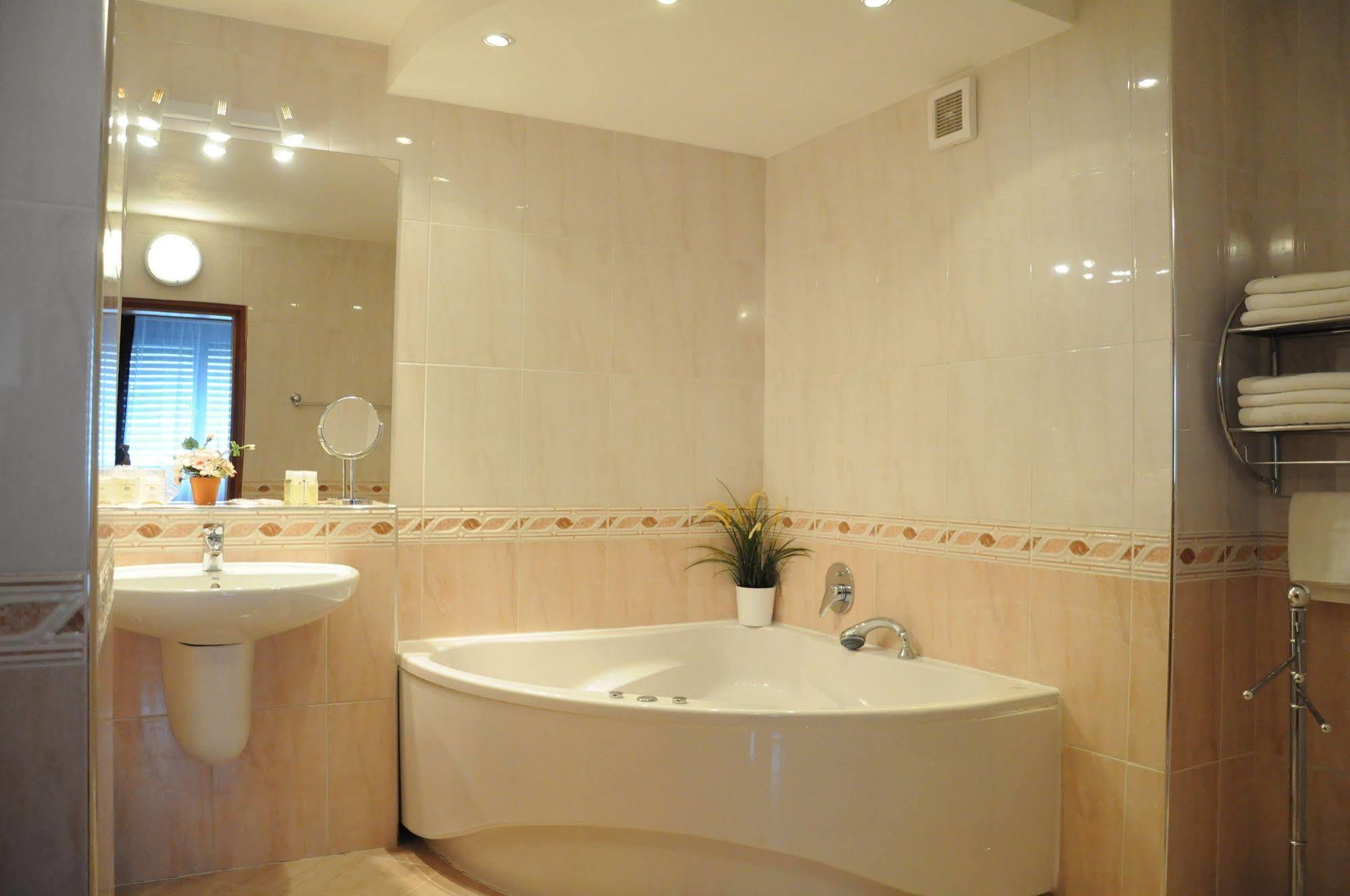Hotel Panon Годонин Экстерьер фото